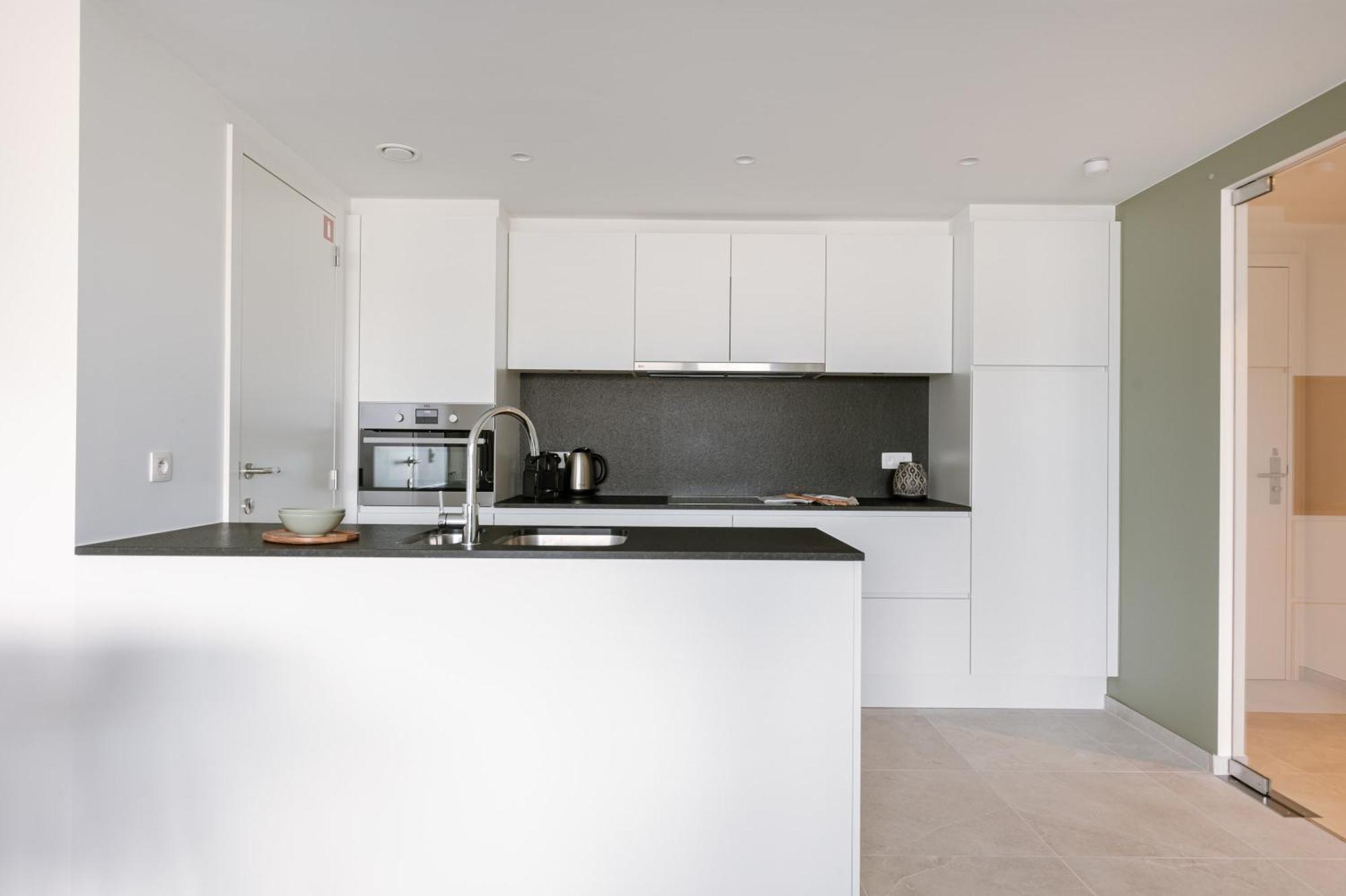 Huswell - Experience Coastal Luxury At Apartmán *
