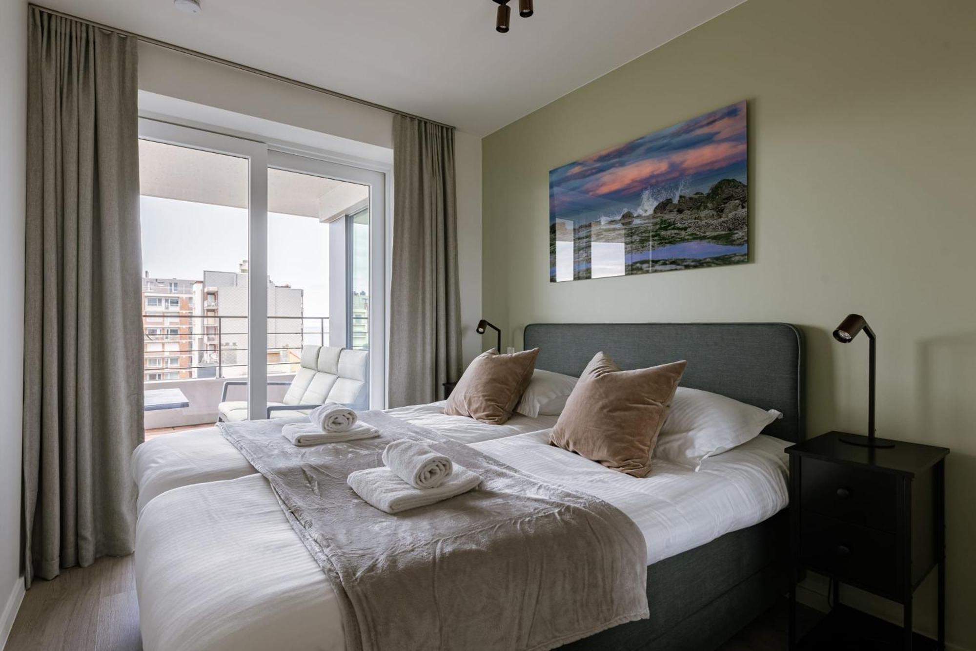 Huswell - Experience Coastal Luxury At Appartement Oostende